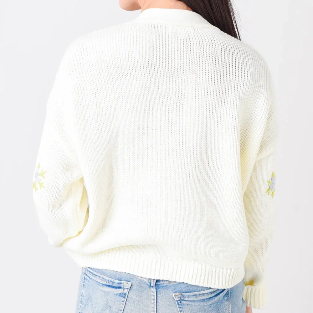 BB Dakota Old School Cream w/ Embroidered Floral Cardigan Sweater Sz S - Picture 6 of 11